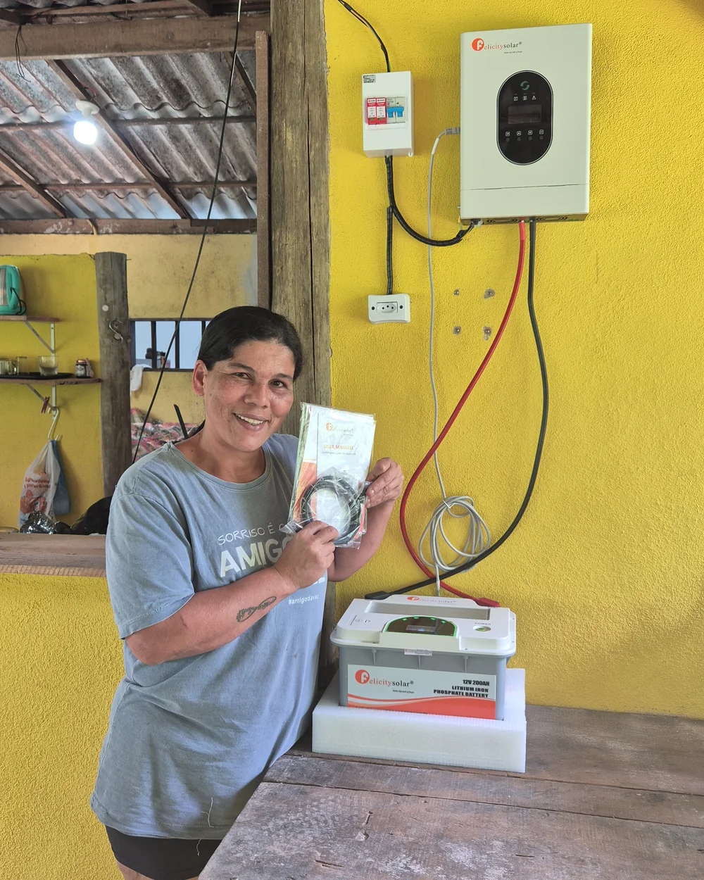 Moradora de Ponta Negra com kit instalado